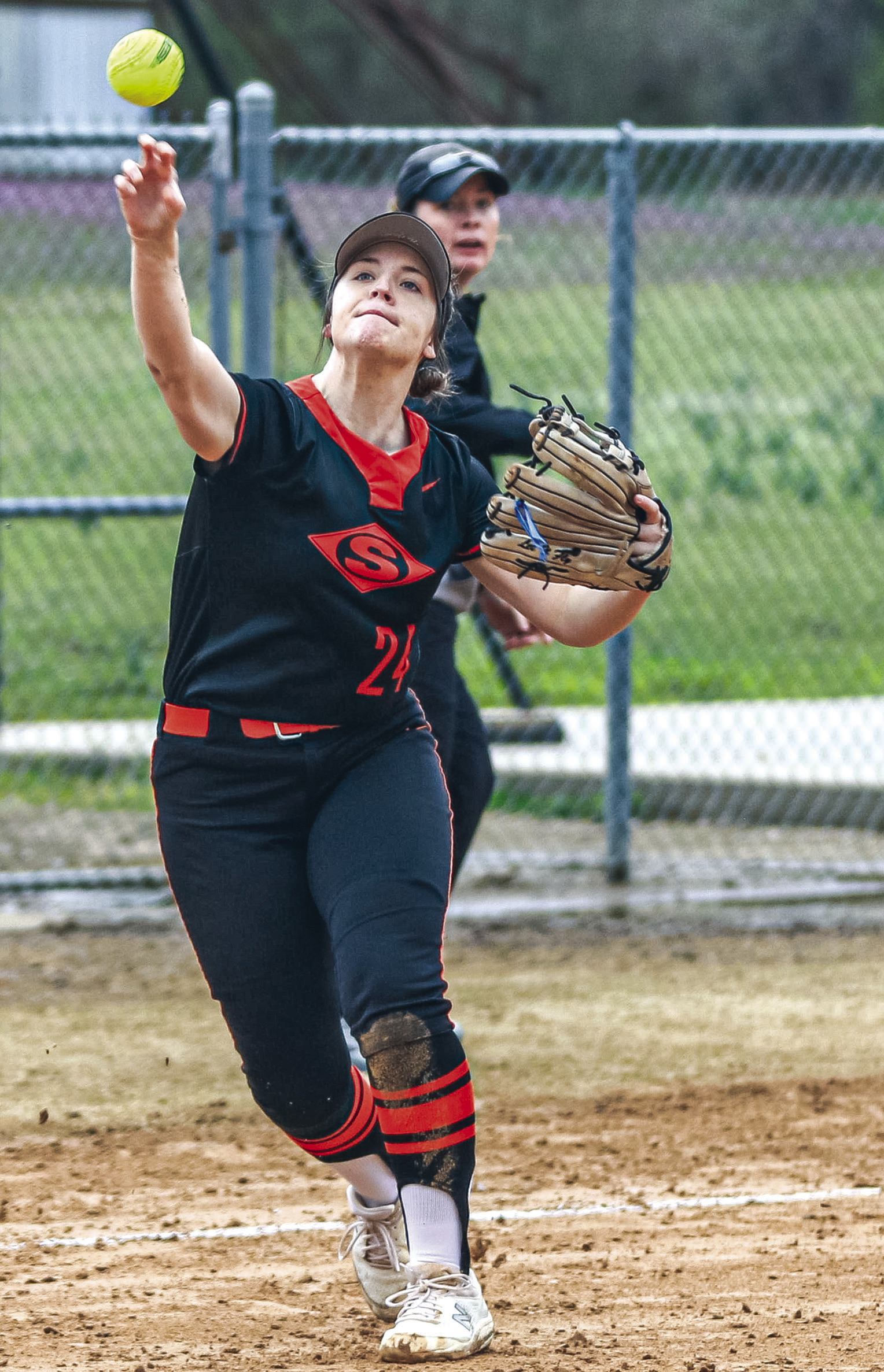 Sallisaw third baseman Emily Gregory makes a throw during the Lady Diamonds’ Webbers Falls/Sallisaw Slowpitch Tournament opener Thursday against Roland at Sallisaw. The Lady Rangers defeated Sallisaw 11-4 in the contest. LEA LESSLEY •TIMES