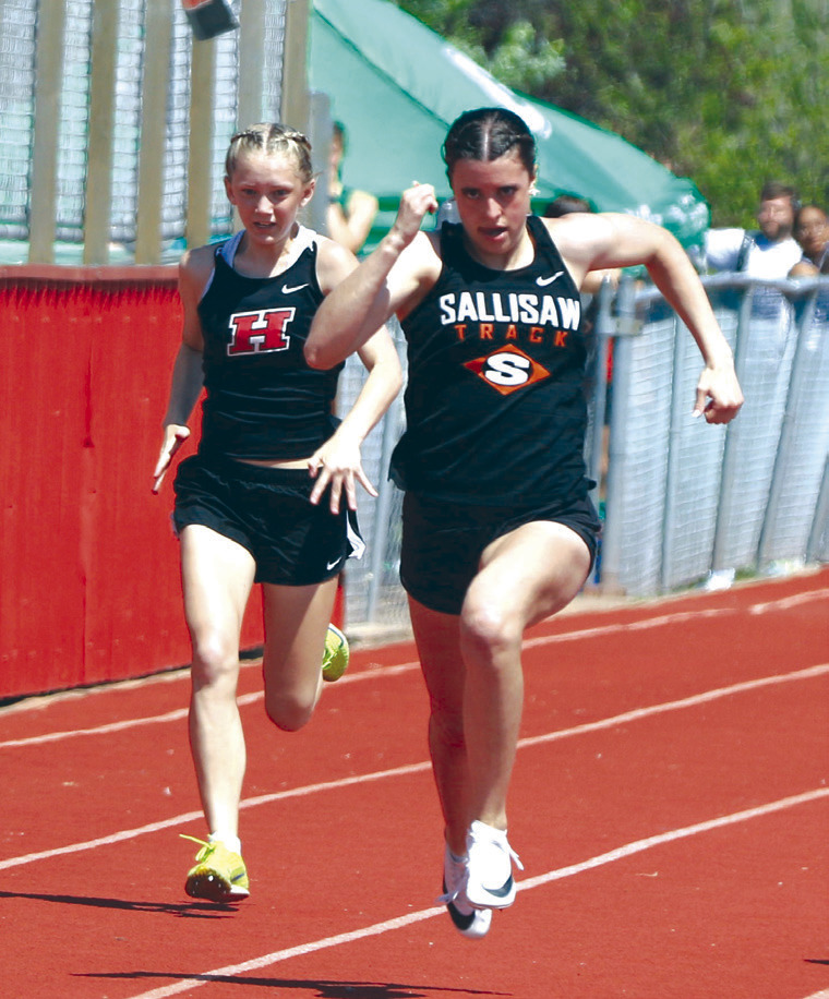 Sallisaw’s Abby Kate Qualls (second from left) finished first in the 100m dash and the long jump Tuesday at the Vinita High School Relays. Qualls is shown running the 100 at a meet earlier this season. LEA LESSLEY • TIMES