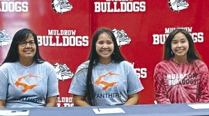 Lady Bulldog signs with Neosho