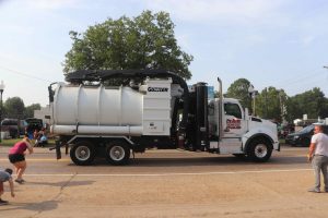 PRO-ROOTER WELDING WHITE TRUCK